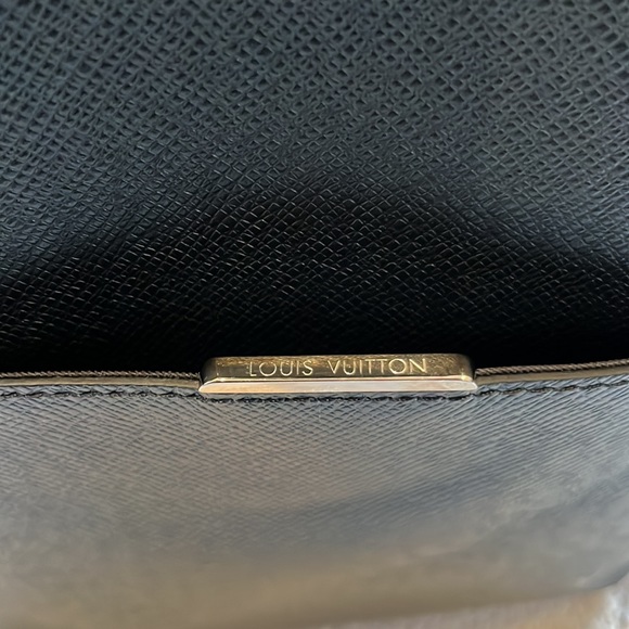 Louis Vuitton Anton Pochette - Picture 11 of 15